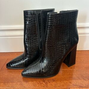 PrettyLittleThing Glossy Black Croc embossed Booties❤️9